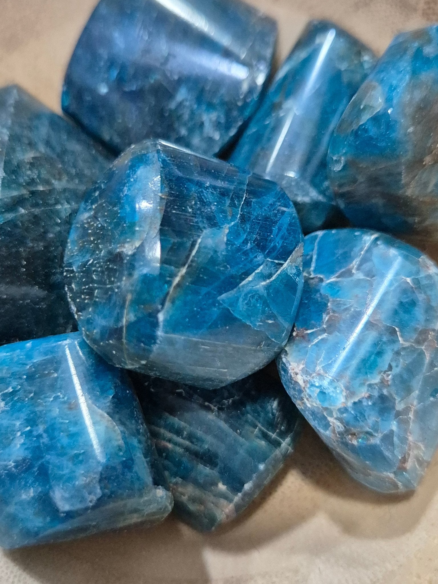Apatita Azul - Comunicación clara, intuición y expresión del alma (precio unidad) mineralesrodadosTienda esotérica Málaga - La Tienda de Tata Magic: tienda Esotérica en Málaga